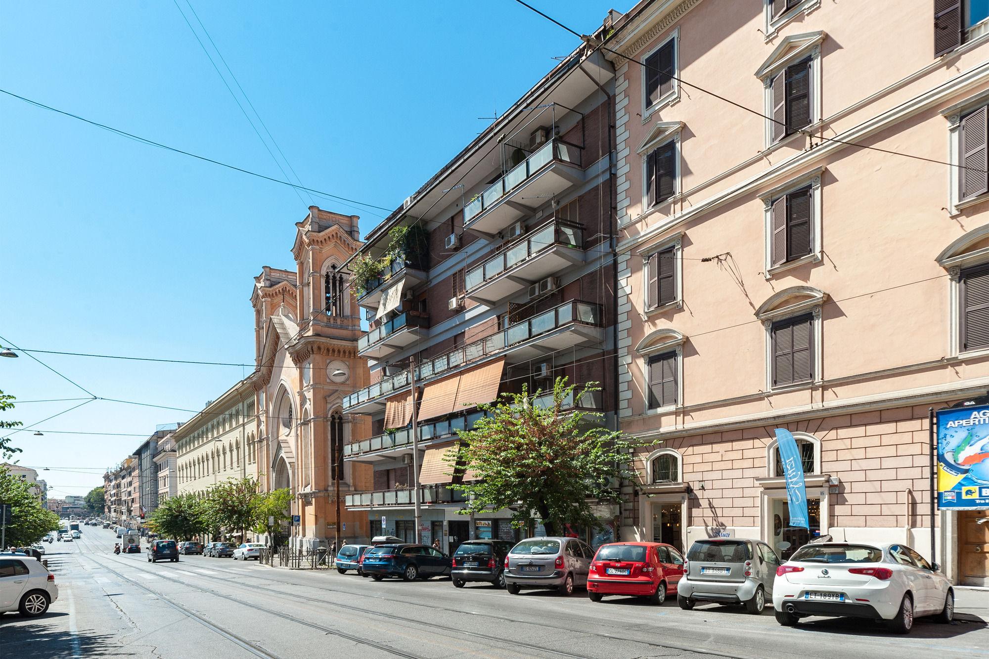 Hosting Flats Guesthouse Rome Bagian luar foto